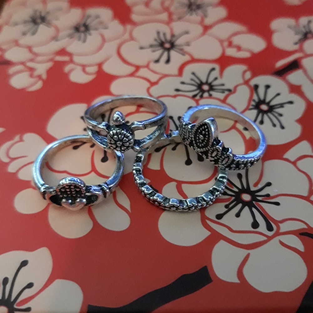 Set of 4 cute rings